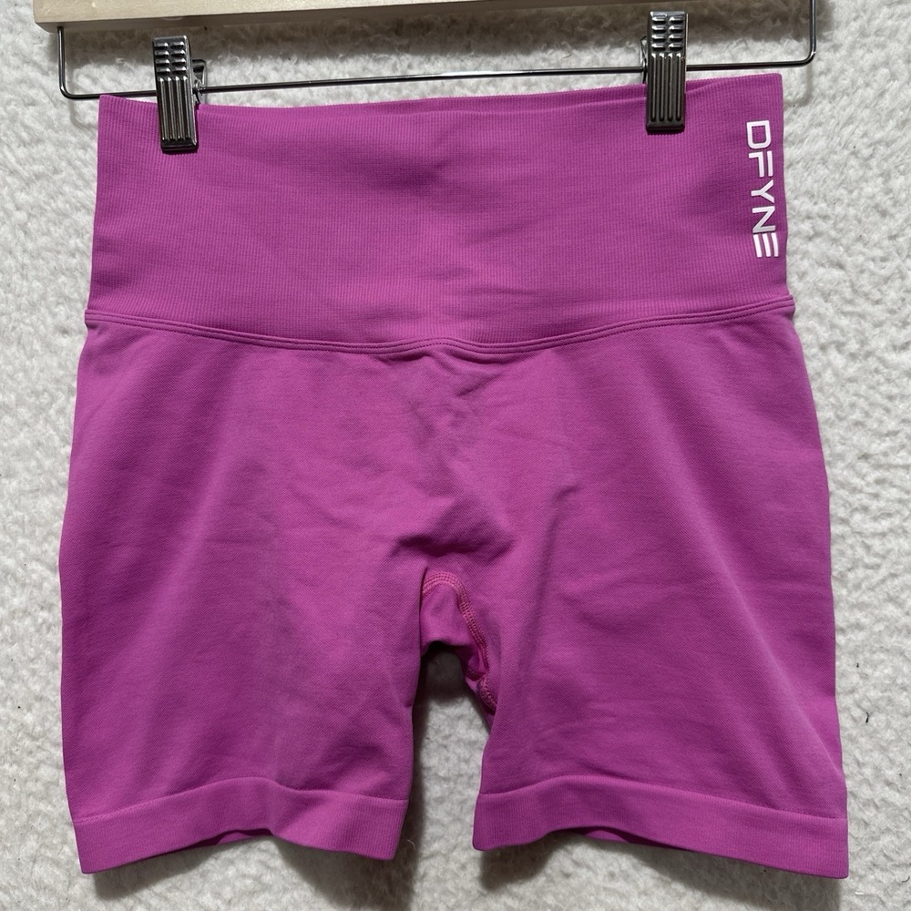 Dfyne Dynamic‎ Scrunch Shorts Size M 5" High-Performance Purple Logo Seamless